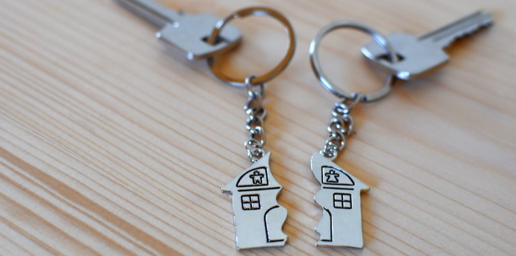 Selling your home after divorce | house key broke into two pieces